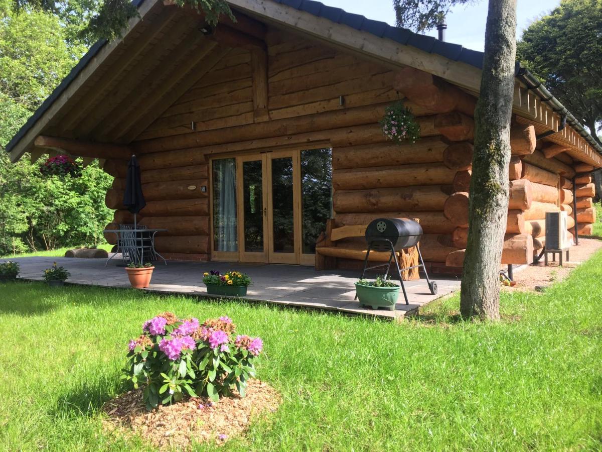 Ewes Water Log Cabins Langholm Exterior foto