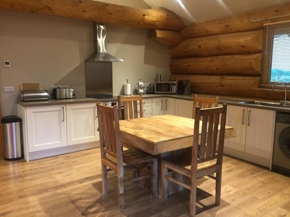 Ewes Water Log Cabins Langholm Exterior foto