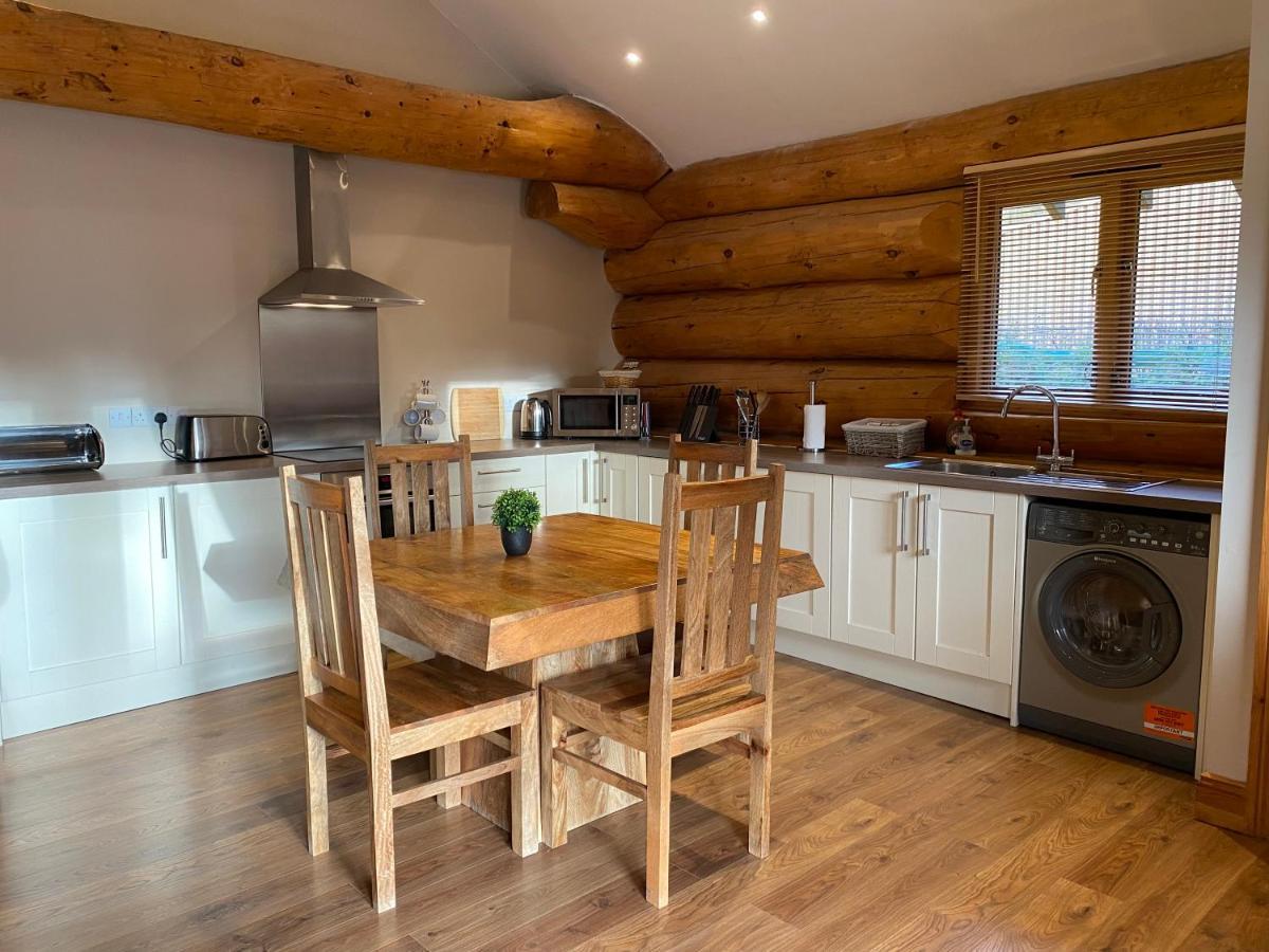 Ewes Water Log Cabins Langholm Exterior foto